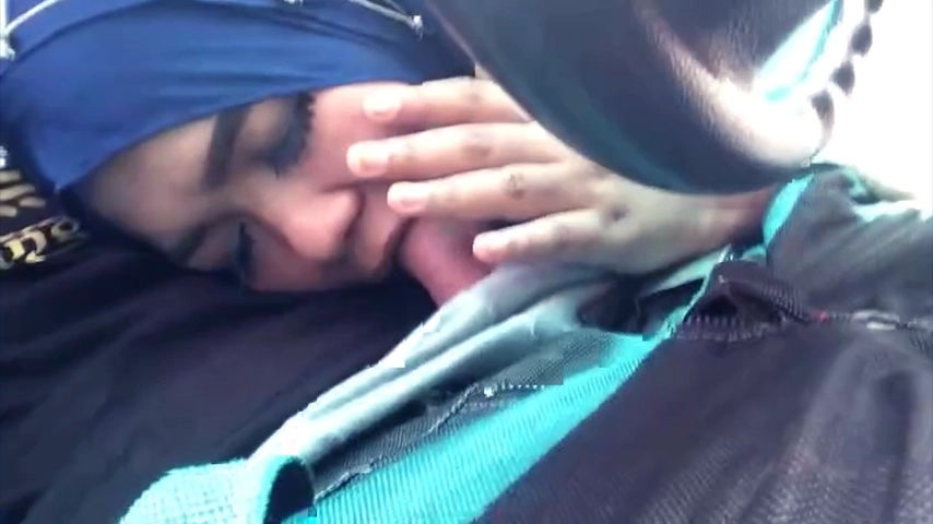 Blowjob Tante Berjilbab Di Mobil