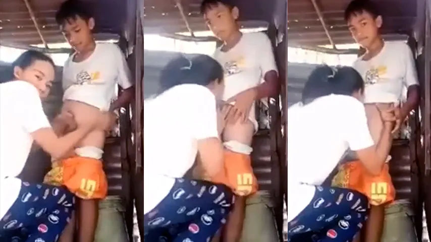 Cewek Sange Sepongin Kontol Adik
