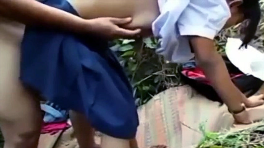 Ngewe Sama Paman di Hutan
