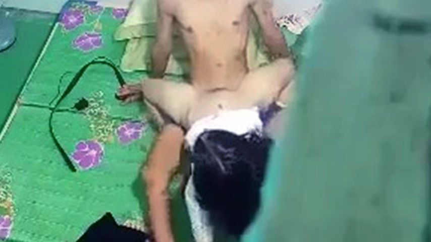 Ngintip Pasangan Mesum di Kontrakan