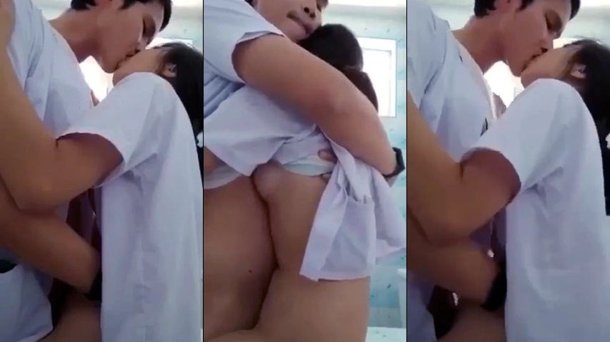 Pasangan ABG Ngentot di WC Sekolah