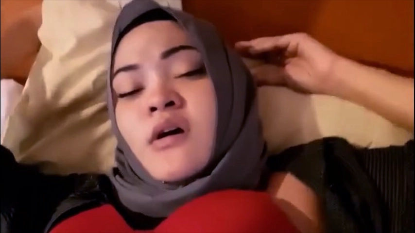 Bude BH Merah Keenakan